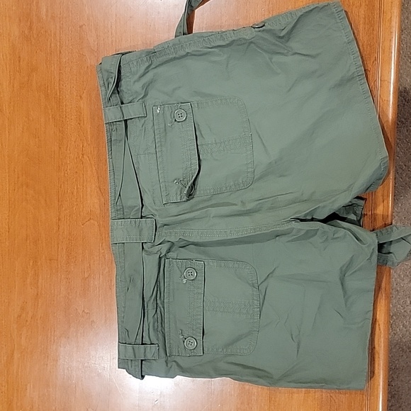 Campus Crew Army Green Shorts - Picture 4 of 4